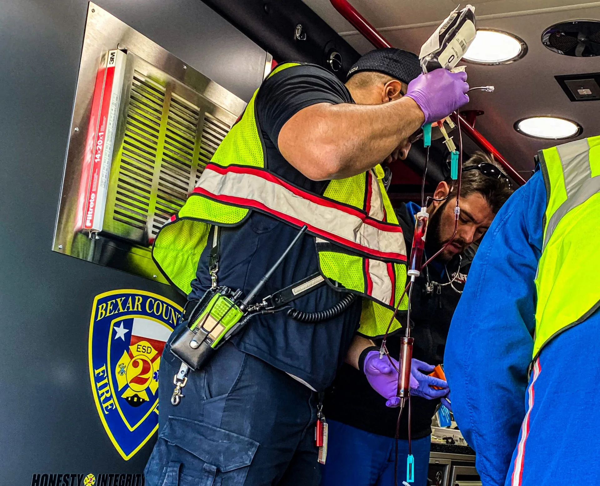 Bexar County ESD 2 giving LTOWB to a patient